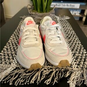 Brand new Nike waffle trainer sneakers size 6